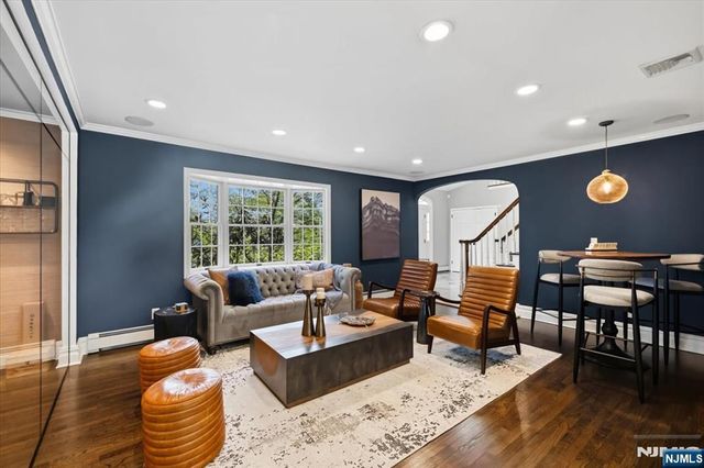 327 Woodside Avenue, Franklin Lakes, NJ 07417