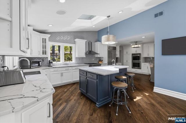 327 Woodside Avenue, Franklin Lakes, NJ 07417