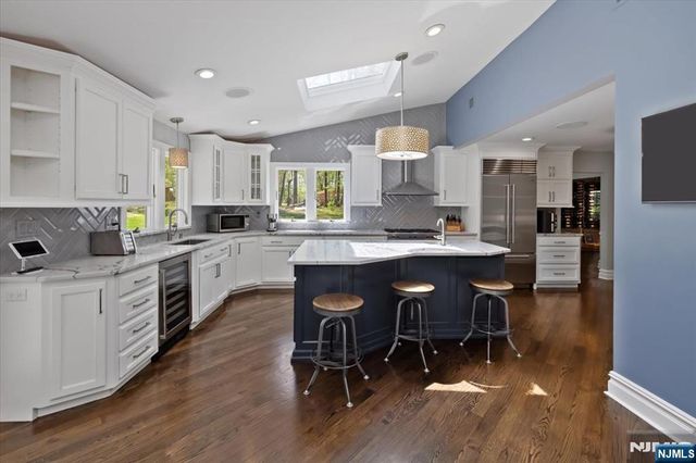 327 Woodside Avenue, Franklin Lakes, NJ 07417