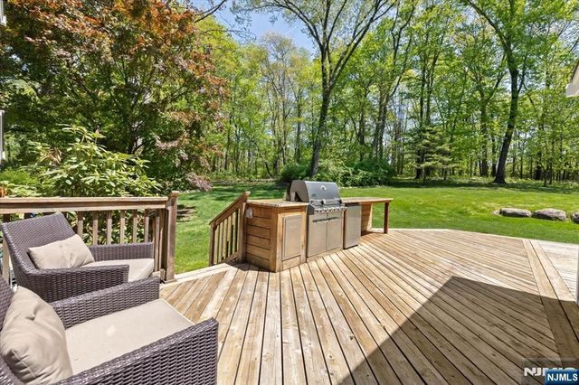 327 Woodside Avenue, Franklin Lakes, NJ 07417