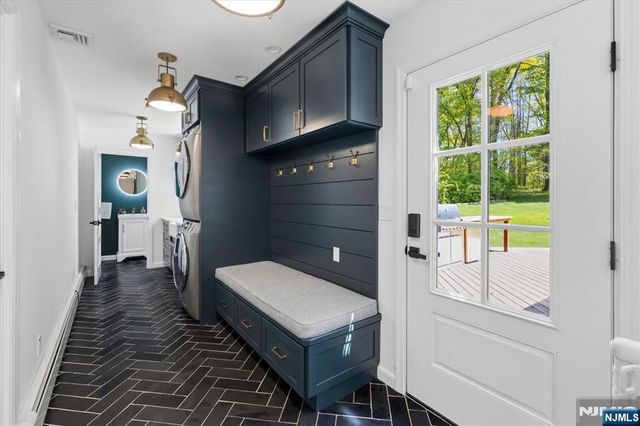 327 Woodside Avenue, Franklin Lakes, NJ 07417