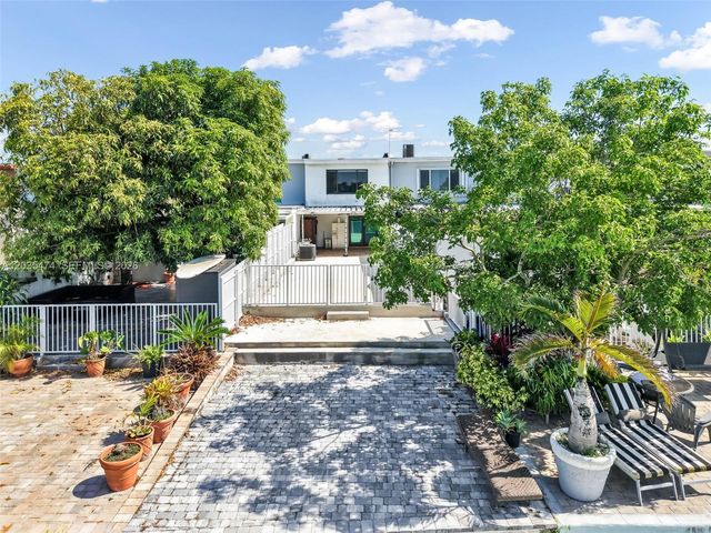 1647 W 72nd St, Hialeah, FL 33014