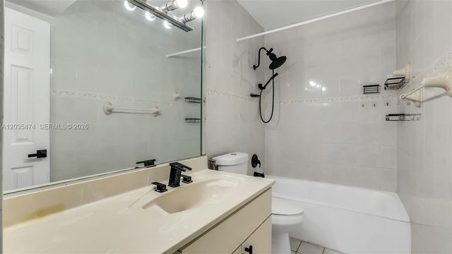 1647 W 72nd St, Hialeah, FL 33014