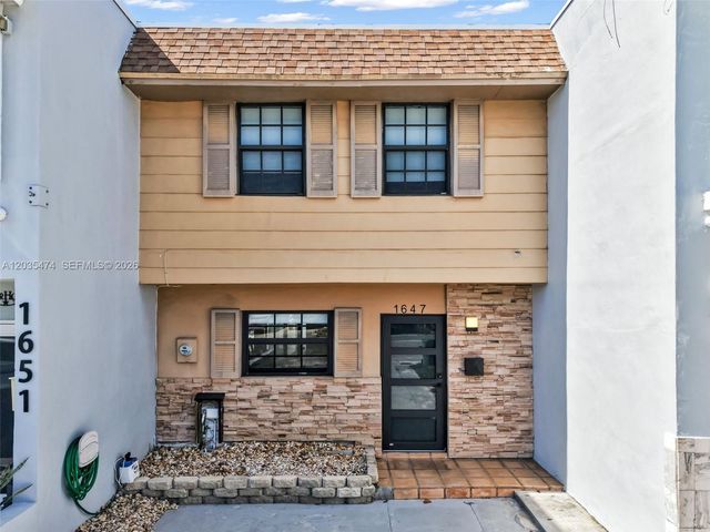 1647 W 72nd St, Hialeah, FL 33014