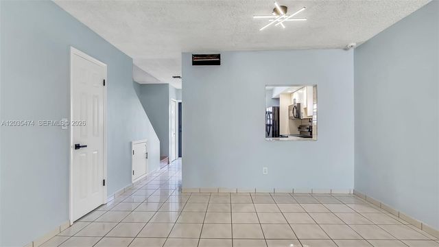 1647 W 72nd St, Hialeah, FL 33014