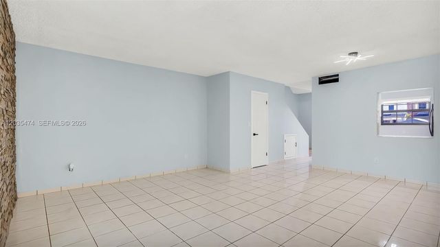 1647 W 72nd St, Hialeah, FL 33014
