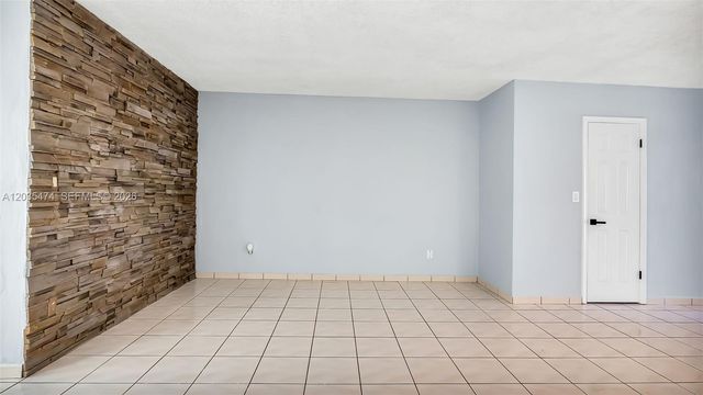 1647 W 72nd St, Hialeah, FL 33014