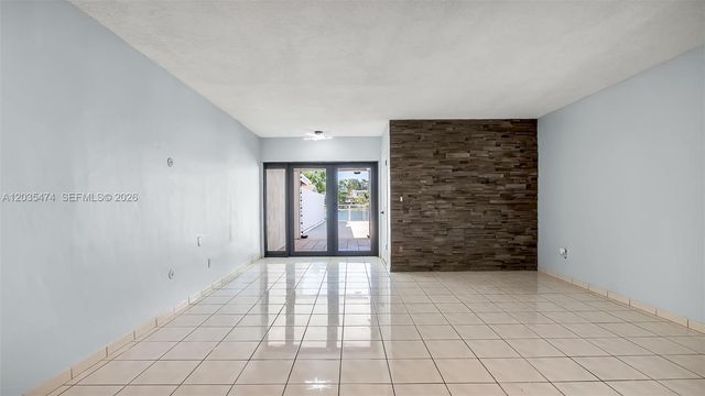 1647 W 72nd St, Hialeah, FL 33014