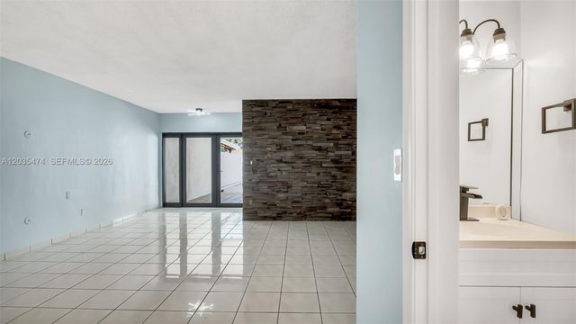 1647 W 72nd St, Hialeah, FL 33014
