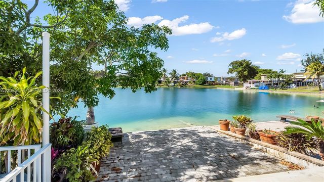 1647 W 72nd St, Hialeah, FL 33014
