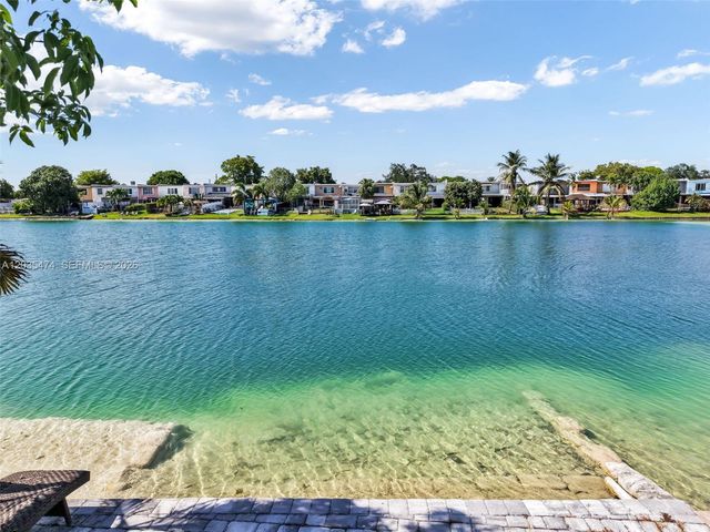 1647 W 72nd St, Hialeah, FL 33014