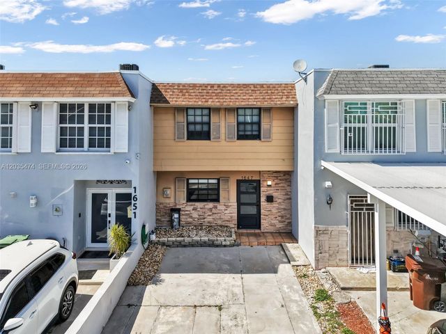 1647 W 72nd St, Hialeah, FL 33014
