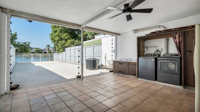 1647 W 72nd St, Hialeah, FL 33014