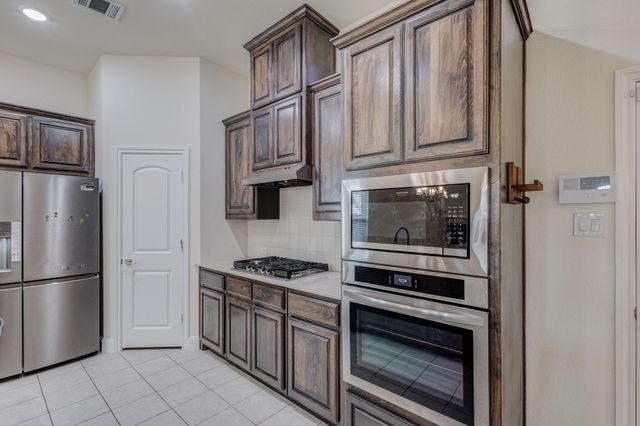 7235 Crowell Avenue, Arlington, TX 76002