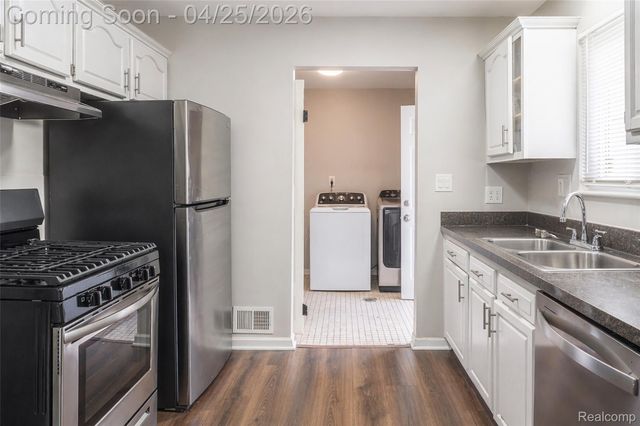 9263 Sylvia Street, Taylor, MI 48180