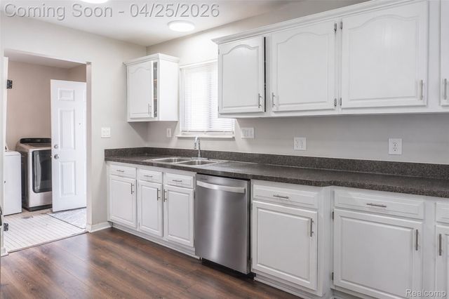 9263 Sylvia Street, Taylor, MI 48180