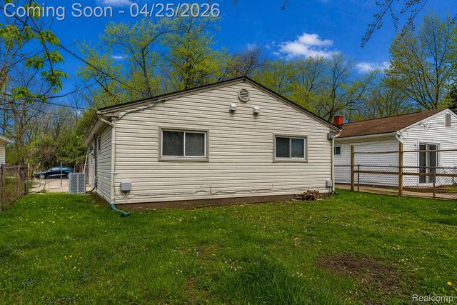 9263 Sylvia Street, Taylor, MI 48180