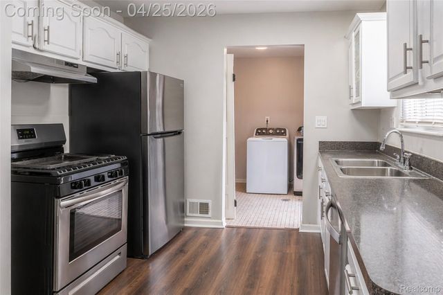 9263 Sylvia Street, Taylor, MI 48180