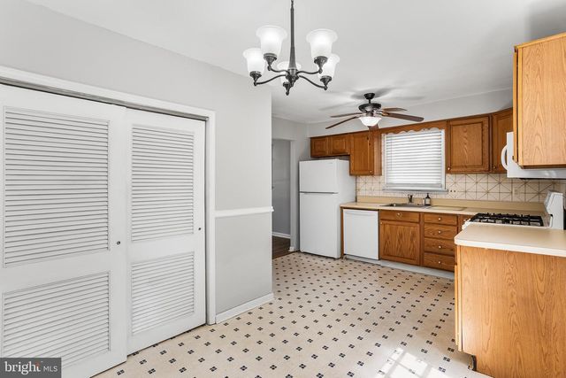 332 BAILEY AVE, Maple Shade, NJ 08052