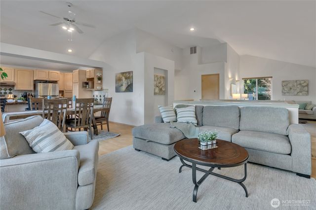 2604 Vincent Way NW, Bremerton, WA 98312