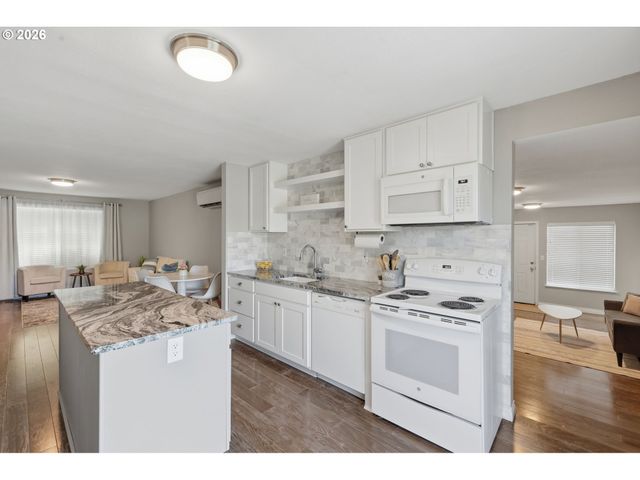 8225 Sw SHENANDOAH Way, Tualatin, OR 97062