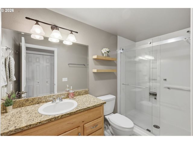 8225 Sw SHENANDOAH Way, Tualatin, OR 97062