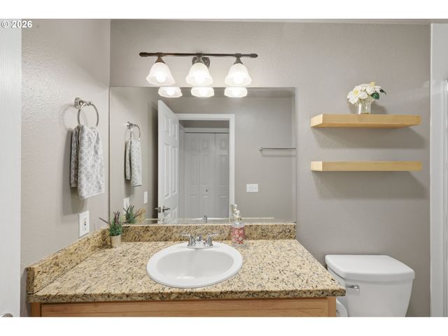 8225 Sw SHENANDOAH Way, Tualatin, OR 97062