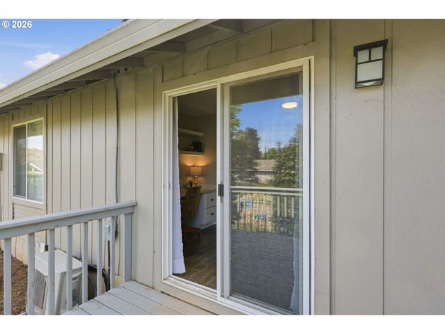 8225 Sw SHENANDOAH Way, Tualatin, OR 97062