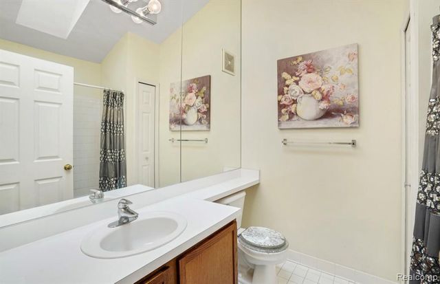 1956 Campau Farms Circle, Detroit, MI 48207