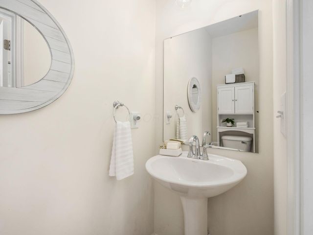 805 Saddle Avenue, Pataskala, OH 43062