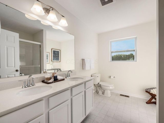 805 Saddle Avenue, Pataskala, OH 43062