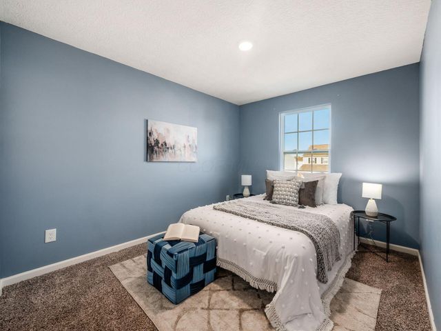 805 Saddle Avenue, Pataskala, OH 43062