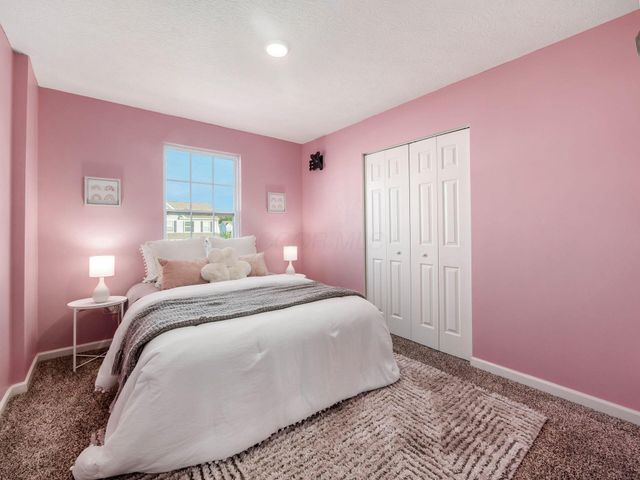 805 Saddle Avenue, Pataskala, OH 43062