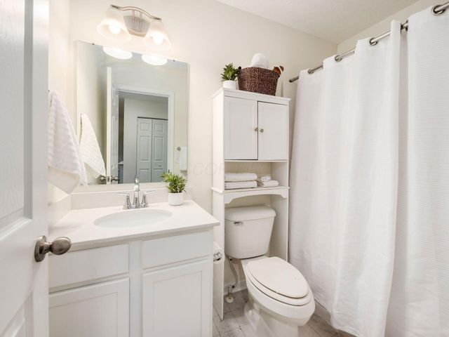 805 Saddle Avenue, Pataskala, OH 43062