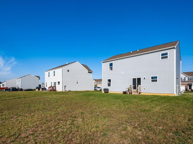 805 Saddle Avenue, Pataskala, OH 43062