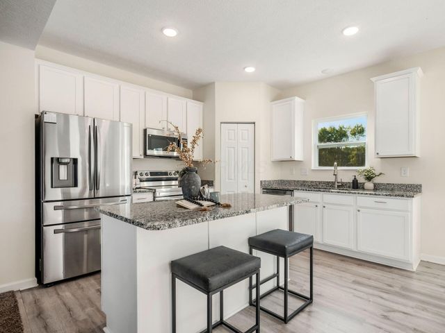 805 Saddle Avenue, Pataskala, OH 43062