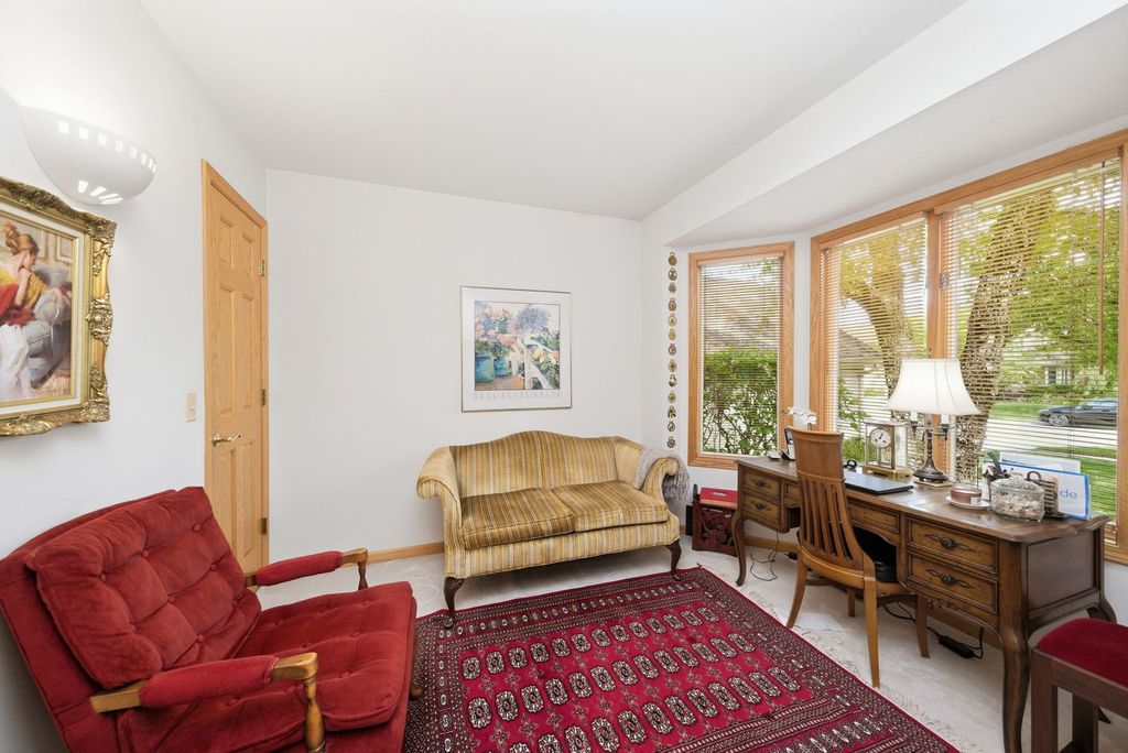 Image 12 of property listing at 2235 Tamarack Drive, Downers Grove, IL 60515