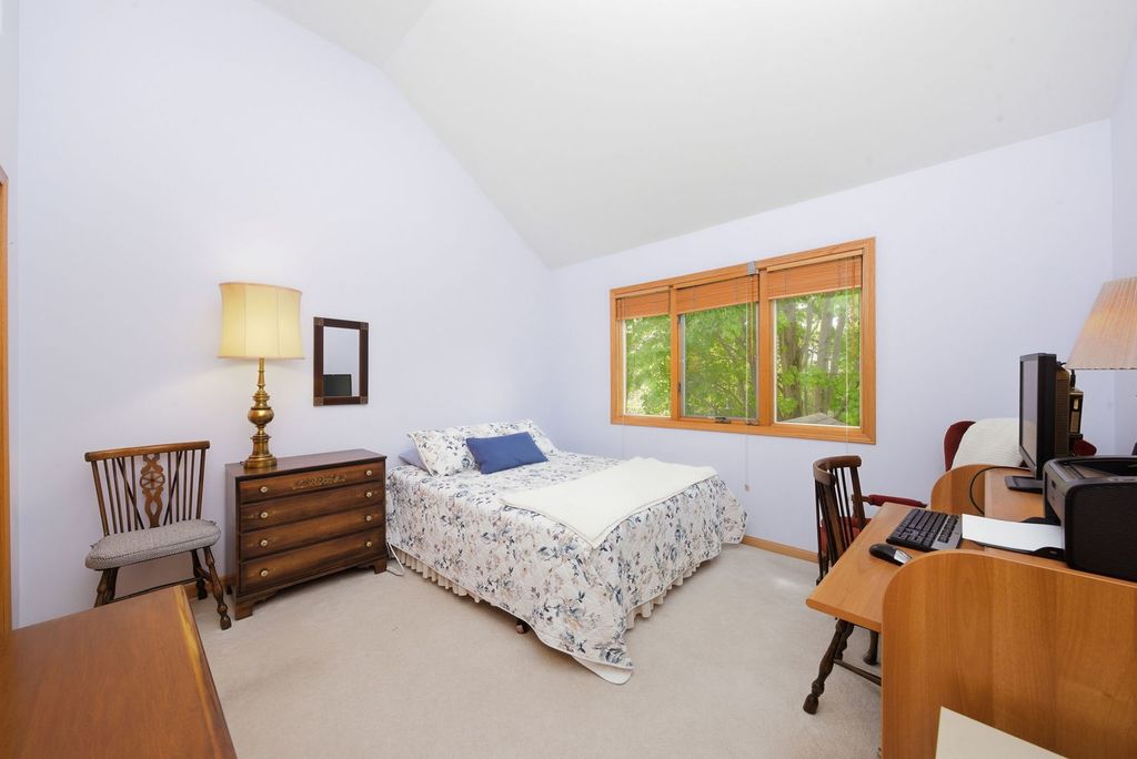 Image 19 of property listing at 2235 Tamarack Drive, Downers Grove, IL 60515