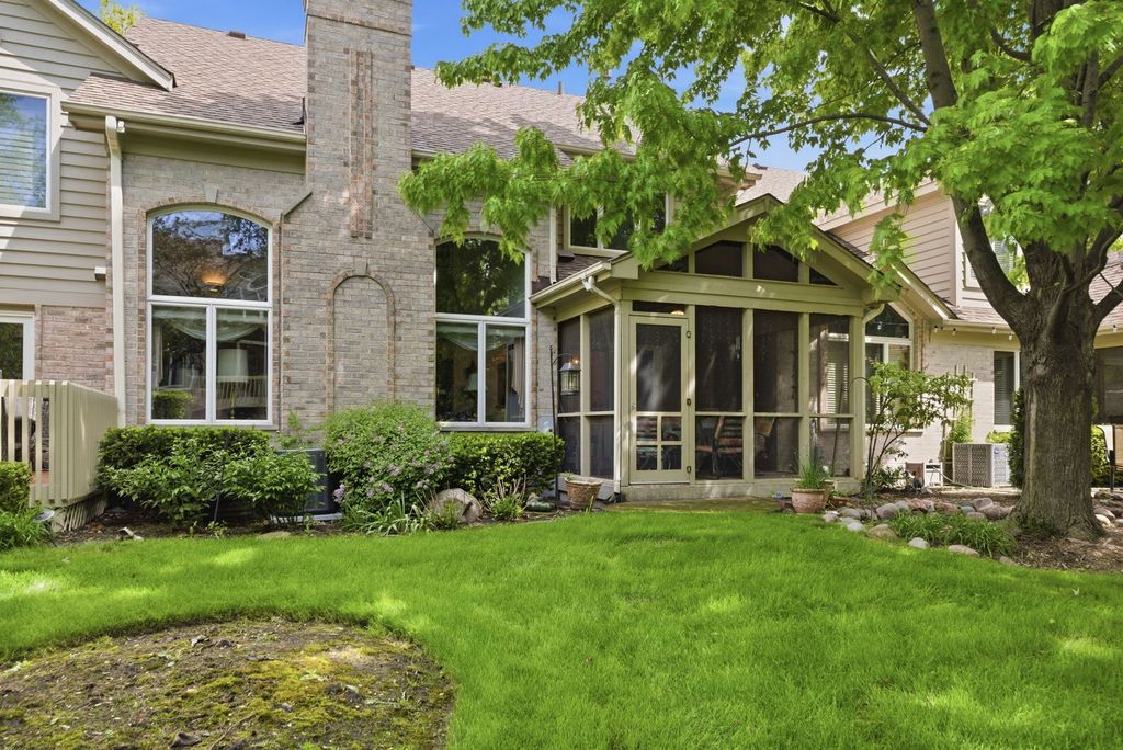 Image 21 of property listing at 2235 Tamarack Drive, Downers Grove, IL 60515