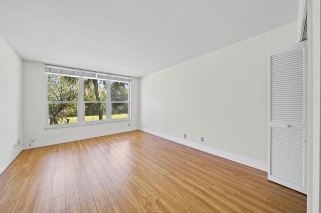 4007 N Cypress Drive 204, Pompano Beach, FL 33069