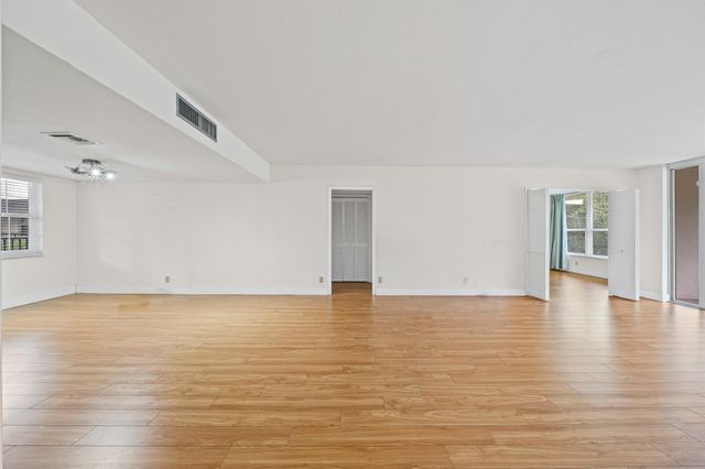 4007 N Cypress Drive 204, Pompano Beach, FL 33069