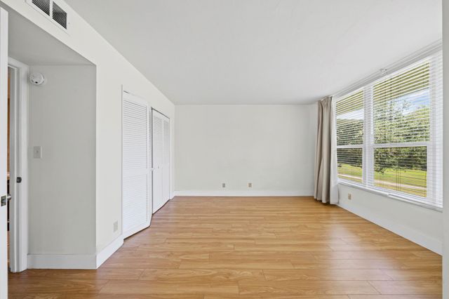 4007 N Cypress Drive 204, Pompano Beach, FL 33069