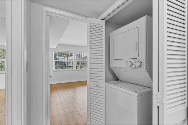 4007 N Cypress Drive 204, Pompano Beach, FL 33069