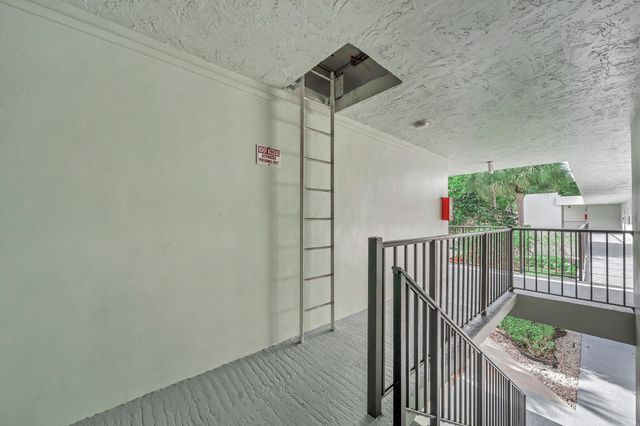 4007 N Cypress Drive 204, Pompano Beach, FL 33069