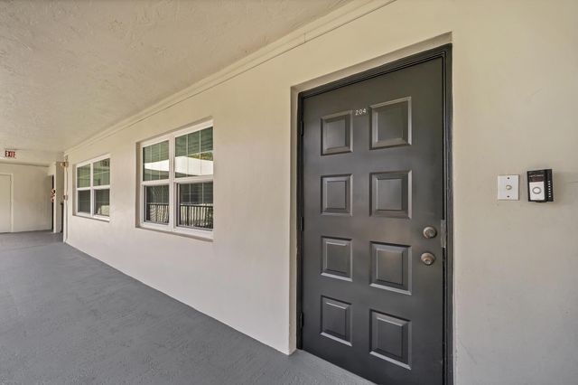 4007 N Cypress Drive 204, Pompano Beach, FL 33069