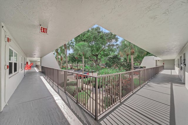 4007 N Cypress Drive 204, Pompano Beach, FL 33069