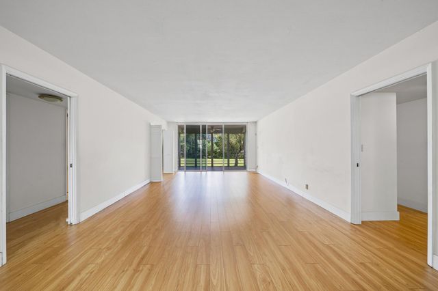 4007 N Cypress Drive 204, Pompano Beach, FL 33069