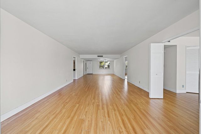 4007 N Cypress Drive 204, Pompano Beach, FL 33069