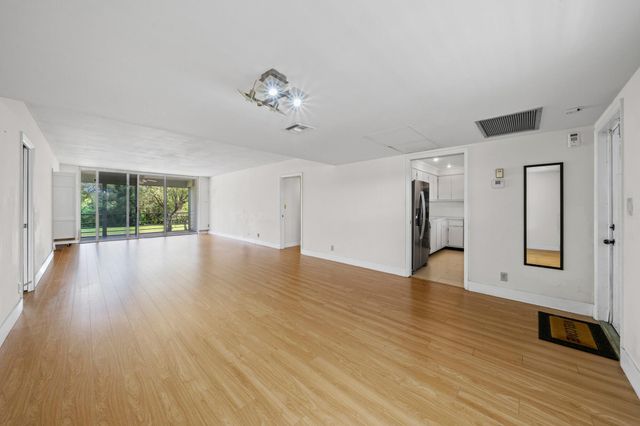 4007 N Cypress Drive 204, Pompano Beach, FL 33069