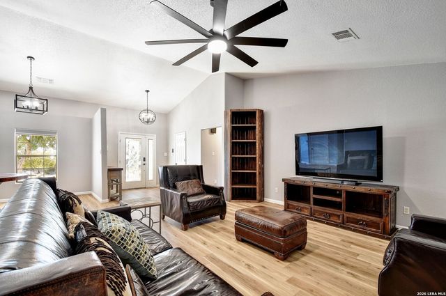 1265 BOB WHITE DR, Spring Branch, TX 78070